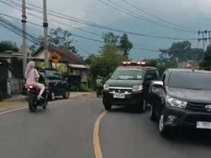 Ambulans Ugal-ugalan di Malangbong Dihentikan Polisi, Nyaris Celakakan Petugas di Lapangan IMG_20260324_183603.jpg