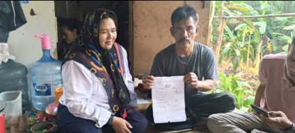 Bantah Isu Pemotongan BLT, Ketua RW di Desa Ubrug Tegaskan Bantuan Disalurkan Utuh Ke Ahli Waris IMG_20260325_174918.jpg